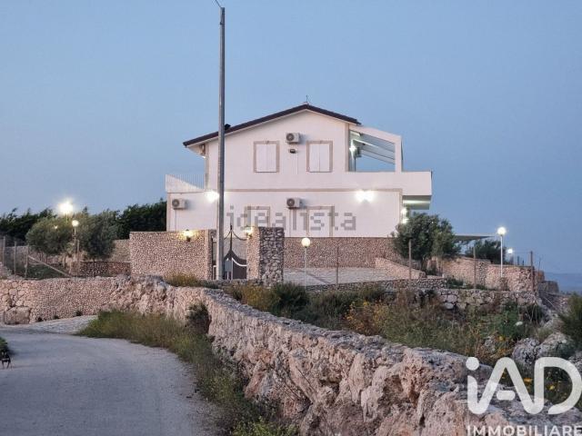 Case e ville in vendita di 210 m² in Strada Senza Nome