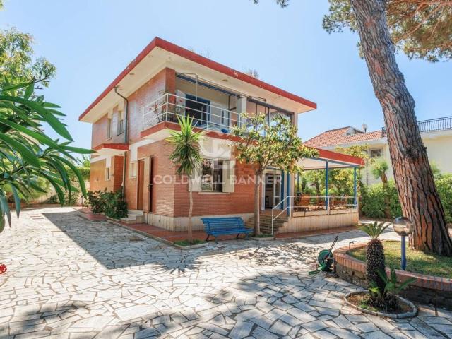 Case e ville in vendita di 210 m² in Strada Statale 1, 136