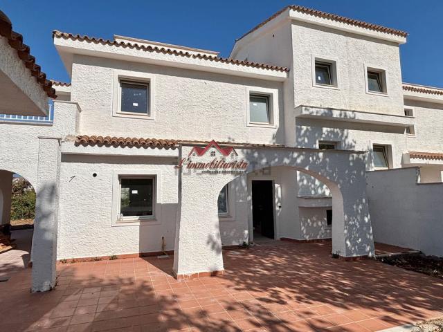 Case e ville in vendita di 210 m² in Strada Statale Bari Taranto