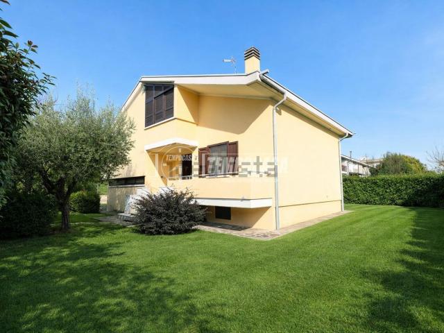 Case e ville in vendita di 211 m²