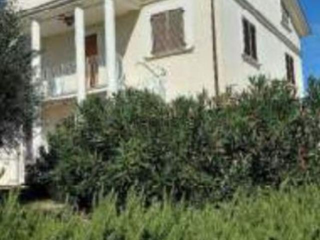 Case e ville in vendita di 211 m² in Via Colle Pretoro