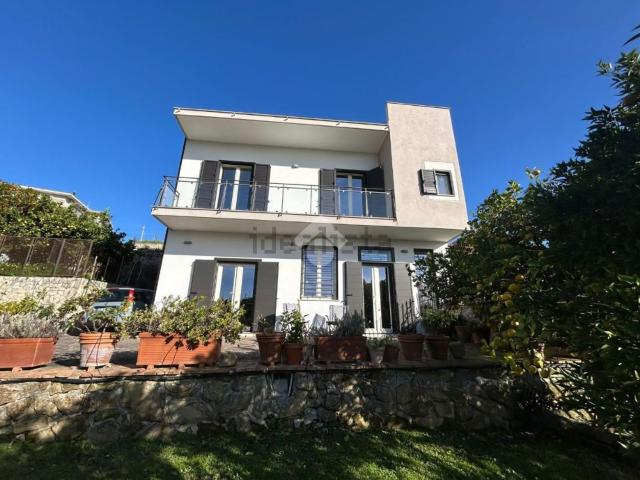 Case e ville in vendita di 211 m² in Via Casale, 20