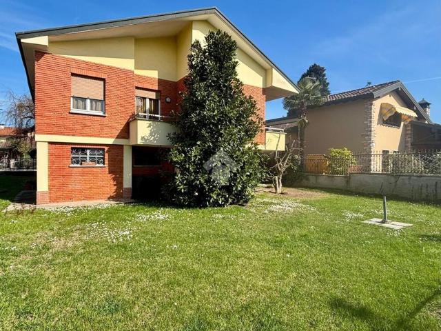 Case e ville in vendita di 211 m² in Via Giovanni Verga, 7