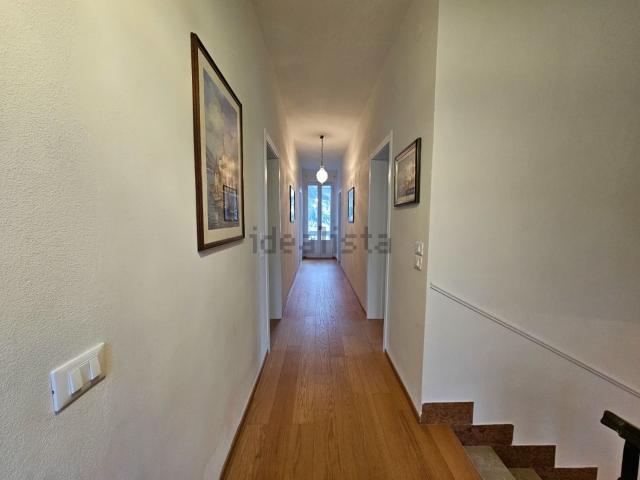 Case e ville in vendita di 211 m² in Via Eugenio Montale