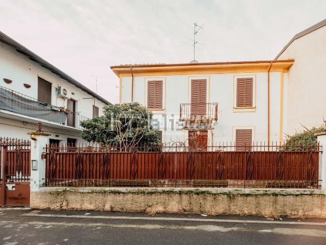 Case e ville in vendita di 211 m² in Via Risorgimento, 3