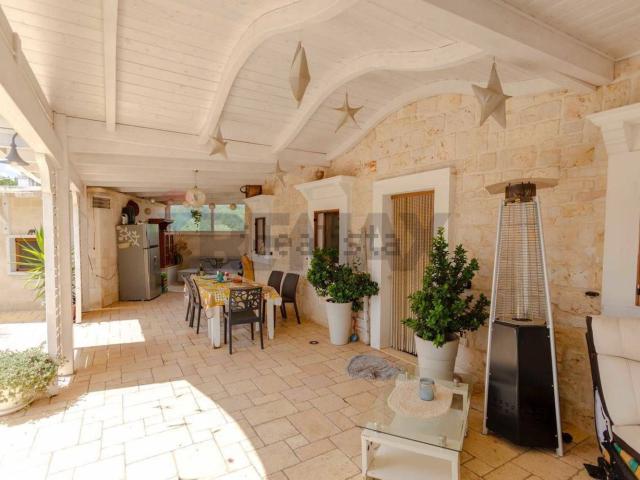Case e ville in vendita di 211 m² in Contrada Pentimi, 275