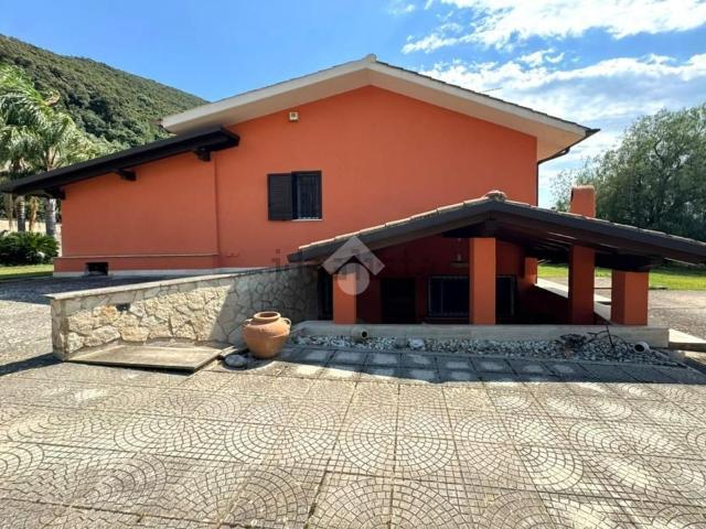 Case e ville in vendita di 212 m² in Via Costa Traglia, 1