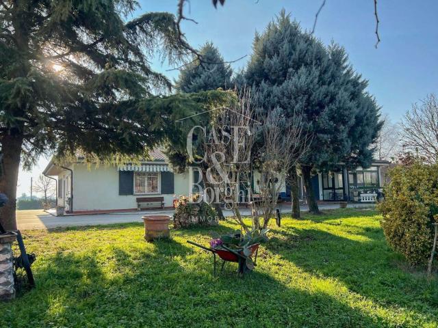 Case e ville in vendita di 212 m² in Via A. Piacentini, 26