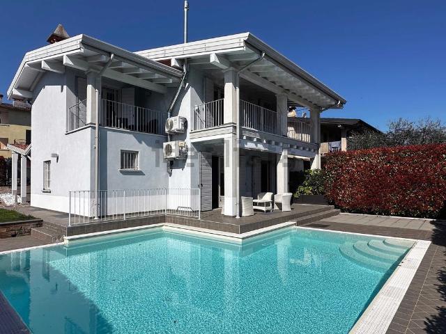 Case e ville in vendita di 212 m² in Via della Valle