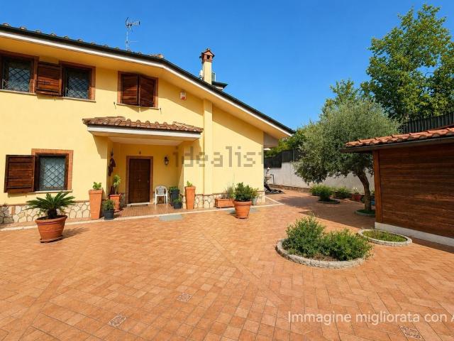Case e ville in vendita di 212 m² in Via delle Molette