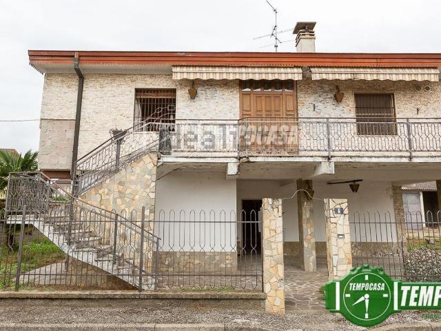 Case e ville in vendita di 213 m²