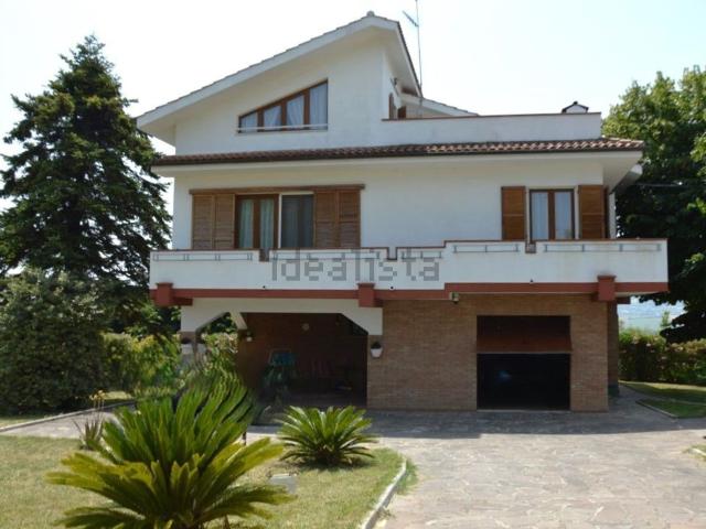 Case e ville in vendita di 213 m²