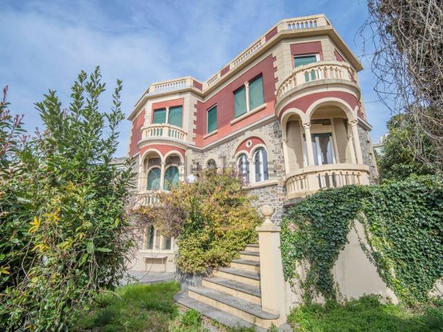 Case e ville in vendita di 213 m² in Via Amerigo Vespucci