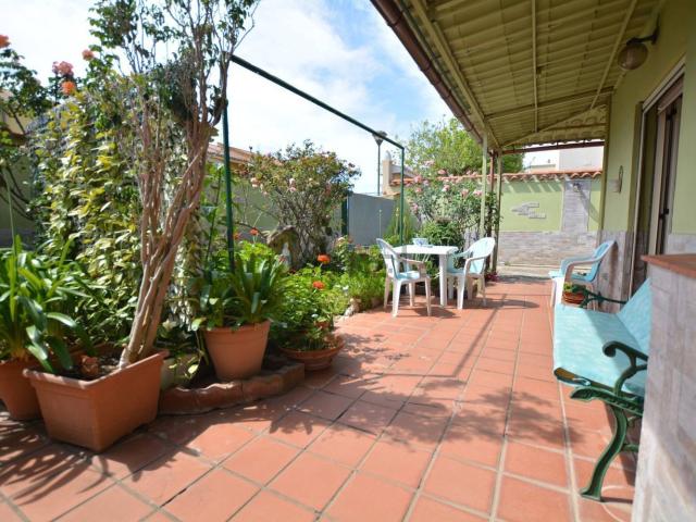 Case e ville in vendita di 213 m² in Via Andromeda, 42