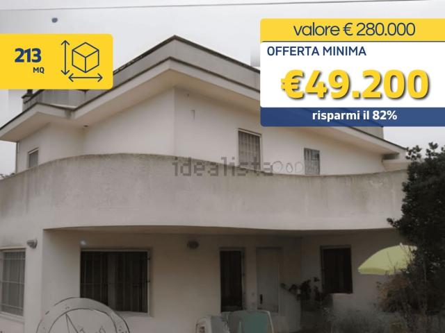 Case e ville in vendita di 213 m² in Via Sebastiano Carucci