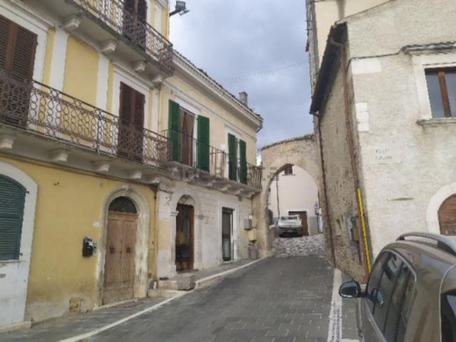 Case e ville in vendita di 213 m² in Via Popedio