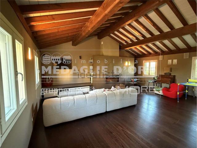 Case e ville in vendita di 213 m² in Strada Nuova di Freto