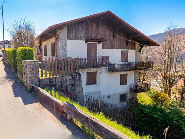 Case e ville in vendita di 214 m²