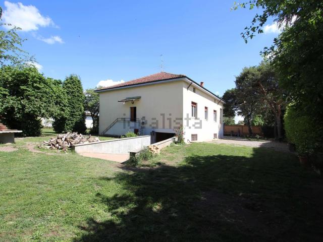 Case e ville in vendita di 214 m² in Via A. Annoni, 36