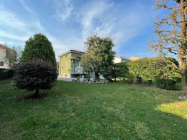 Case e ville in vendita di 214 m² in Via San Giovanni Bosco, 18
