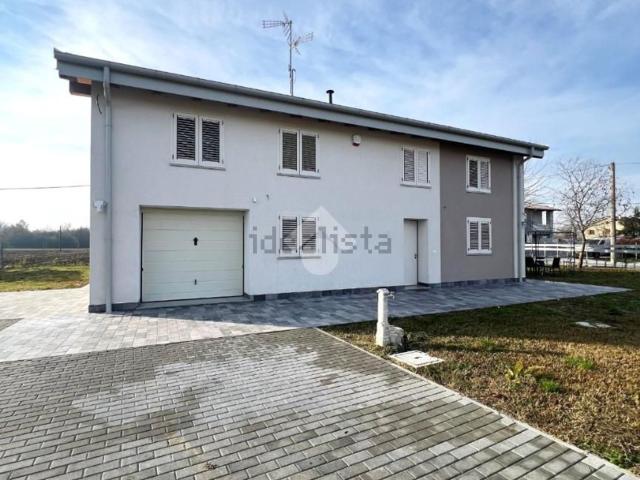 Case e ville in vendita di 214 m² in Via Sasso, 43