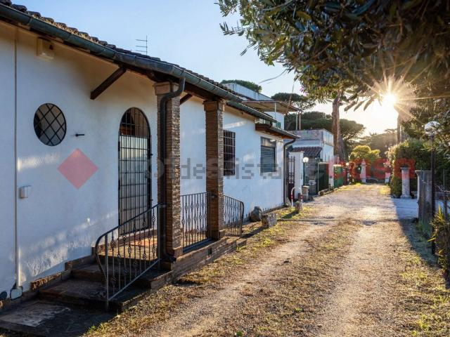 Case e ville in vendita di 214 m² in Via Tuscolana
