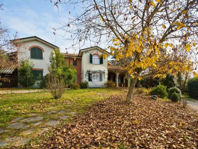 Case e ville in vendita di 214 m² in Viale della Costituzione, 9