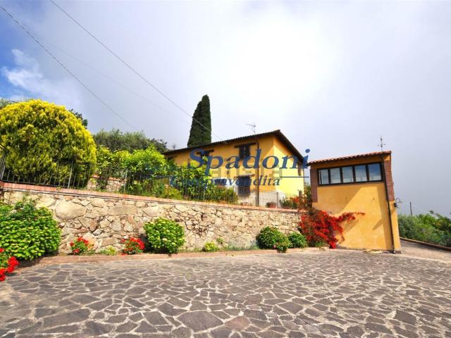 Case e ville in vendita di 215 m²