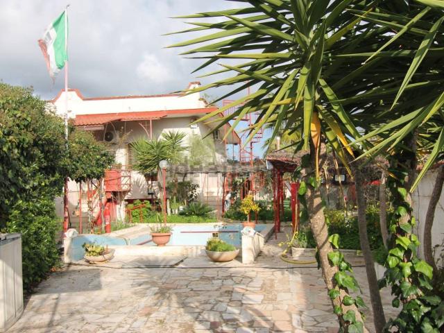 Case e ville in vendita di 215 m² in Via B. Pasquini, 19