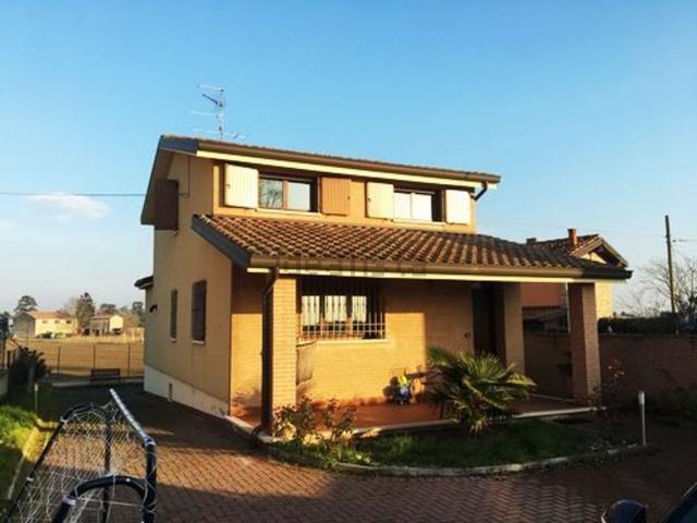 Case e ville in vendita di 215 m² in Via Bologna