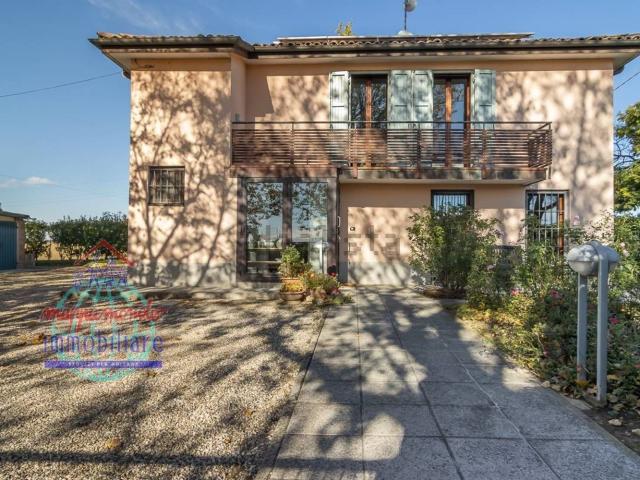 Case e ville in vendita di 215 m² in Via Bergnana, 25