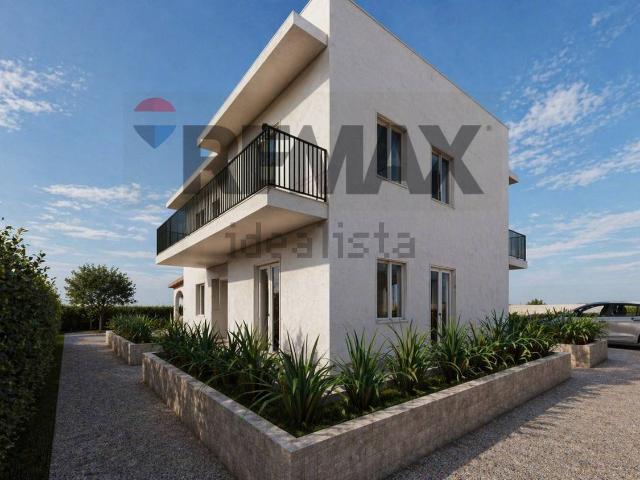 Case e ville in vendita di 215 m² in Via dei Pini, 8