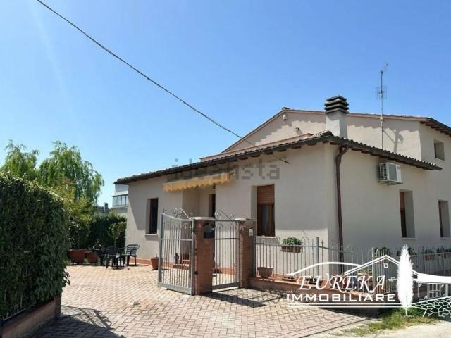 Case e ville in vendita di 215 m² in Via del Giglio