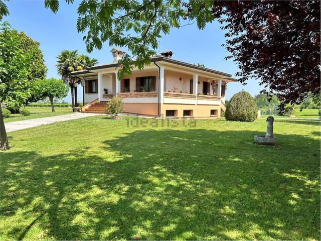 Case e ville in vendita di 215 m² in Via Demetrio Moras