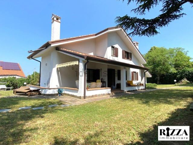 Case e ville in vendita di 215 m² in Via di Basovizza