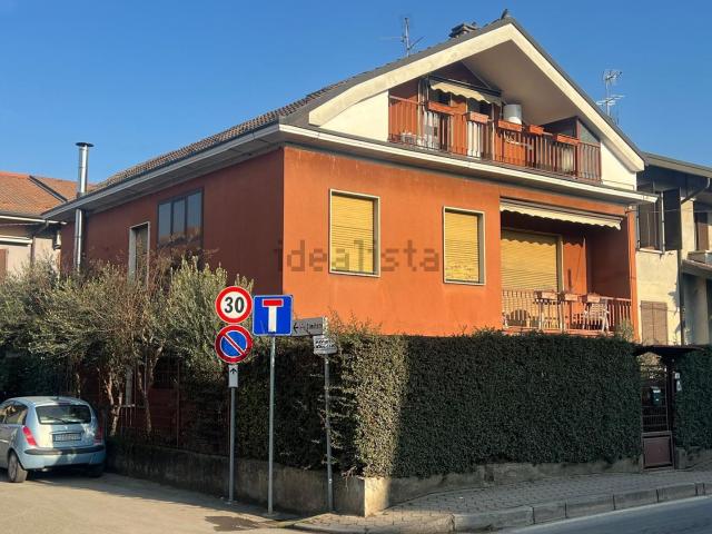 Case e ville in vendita di 215 m² in Via Enrico Toti, 39