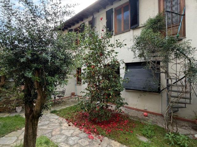 Case e ville in vendita di 215 m² in Via Francesco Carrara, 20