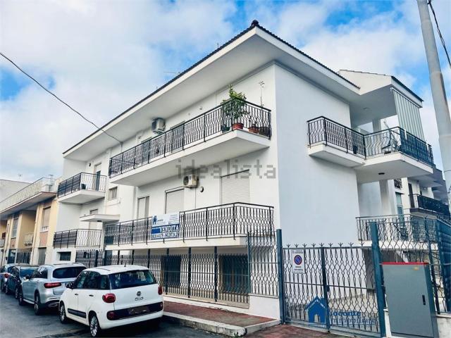 Case e ville in vendita di 215 m² in Via Ortolabruna
