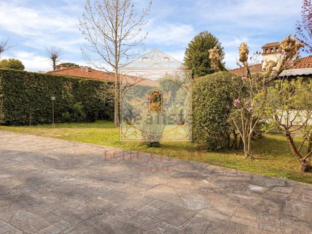 Case e ville in vendita di 215 m² in Via Michelangelo Buonarroti, 25