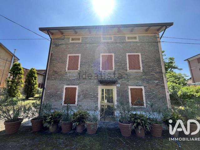 Case e ville in vendita di 215 m² in Via Sott&apos Argine, 17