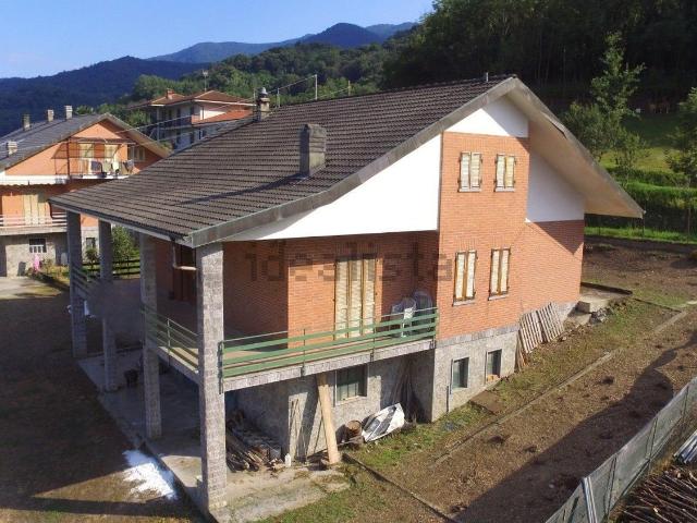 Case e ville in vendita di 215 m² in Via San Chiaffredo di Comba Gambasca, 3