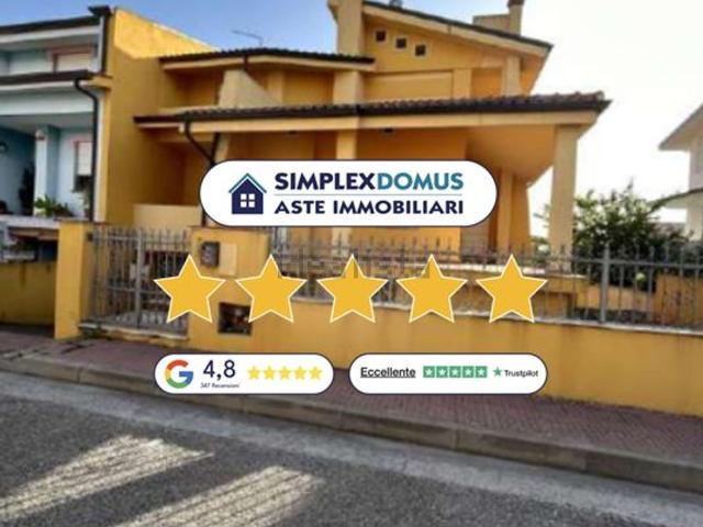 Case e ville in vendita di 215 m² in Via R. Piras