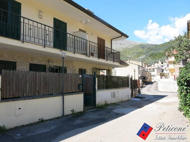 Case e ville in vendita di 215 m² in Via Ripa
