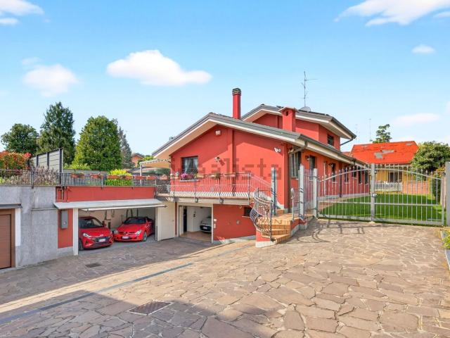 Case e ville in vendita di 215 m² in Viale dei Tigli, 8