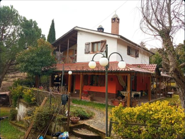 Case e ville in vendita di 215 m² in Contrada Fornaci