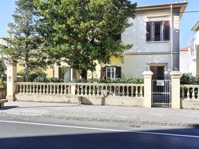 Case e ville in vendita di 215 m² in Corso Italia, 54