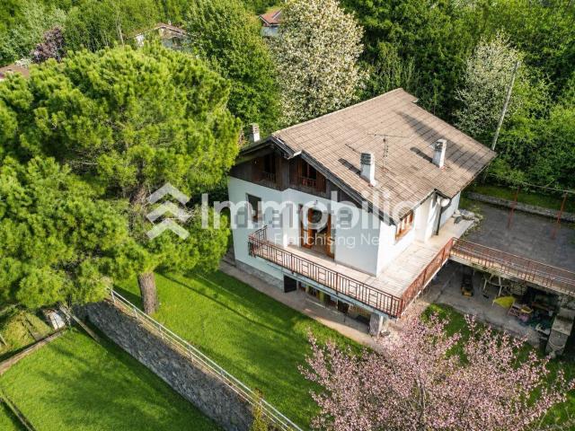 Case e ville in vendita di 215 m² in Frazione Caserme, 65