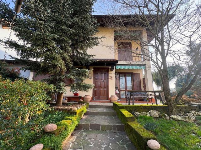 Case e ville in vendita di 215 m² in Largo I Maggio, 24