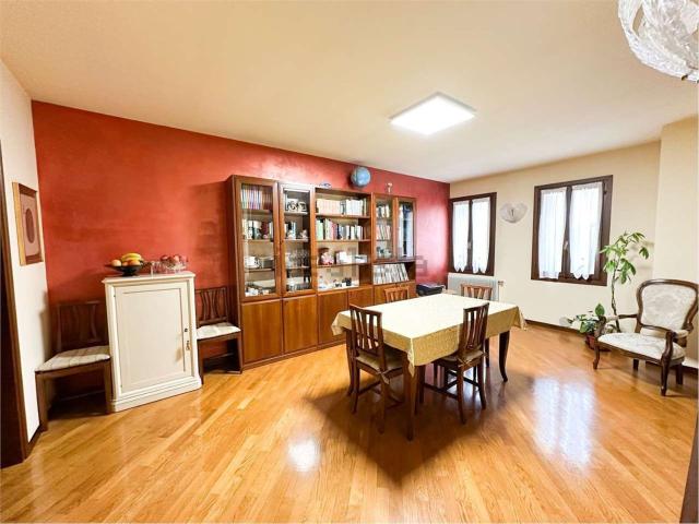 Case e ville in vendita di 216 m²