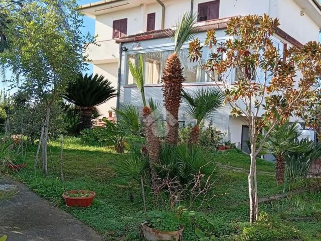 Case e ville in vendita di 216 m²